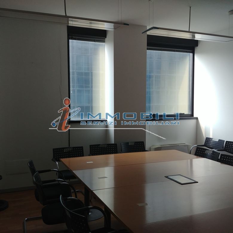 Immagine 21 di Attività commerciale in affitto  in VIA CANTORE GEN. a Sesto San Giovanni