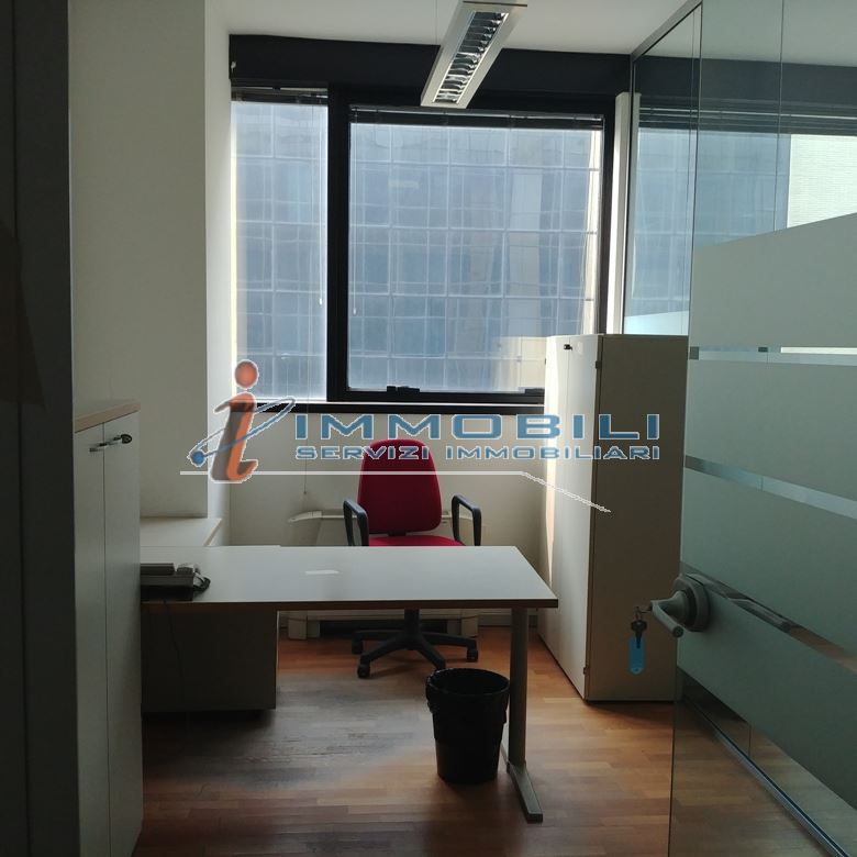 Immagine 23 di Attività commerciale in affitto  in VIA CANTORE GEN. a Sesto San Giovanni