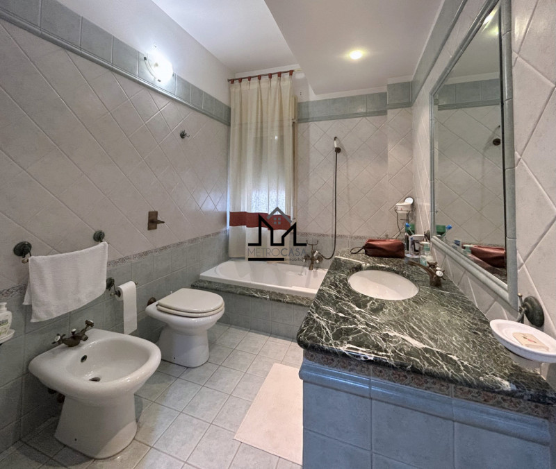 Immagine 29 di Appartamento in vendita  a Palermo