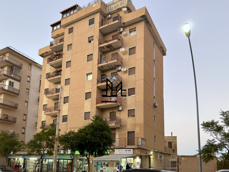 Immagine 36 di Appartamento in vendita  a Palermo