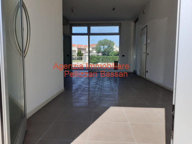 Immagine 3 di Negozio in vendita  a Povegliano