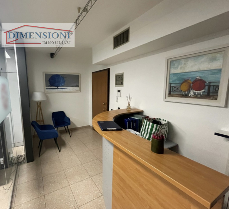 Immagine 2 di Ufficio in vendita  in via monteortone a Abano Terme