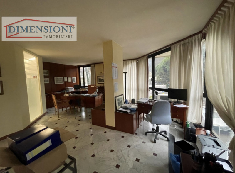 Immagine 3 di Ufficio in vendita  in via monteortone a Abano Terme