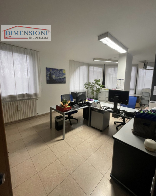 Immagine 6 di Ufficio in vendita  in via monteortone a Abano Terme