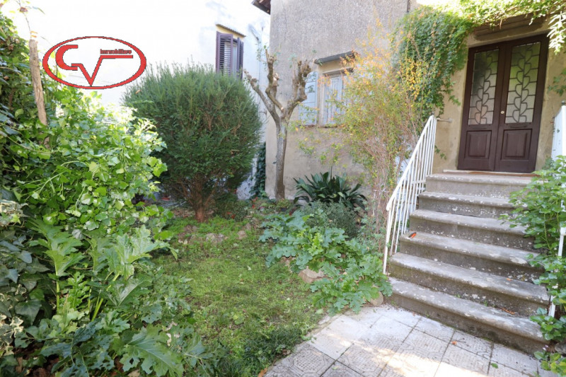 Immagine 3 di Casa indipendente in vendita  in moncioni a Montevarchi