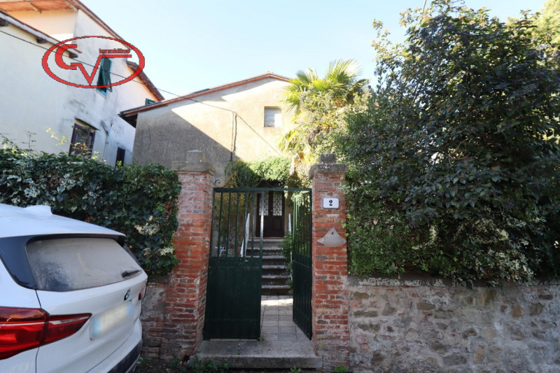 Immagine 4 di Casa indipendente in vendita  in moncioni a Montevarchi