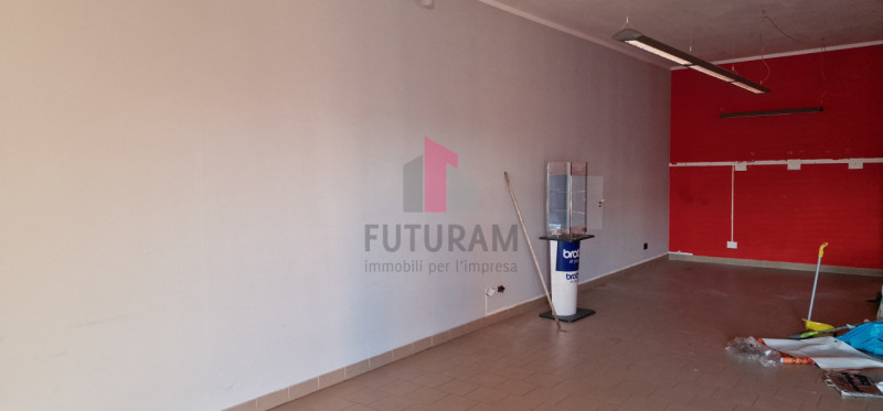 Immagine 2 di Negozio in affitto  a Torri Di Quartesolo