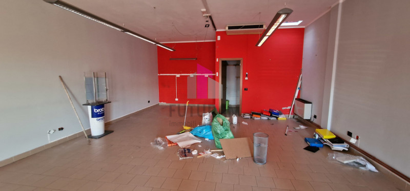 Immagine 3 di Negozio in affitto  a Torri Di Quartesolo
