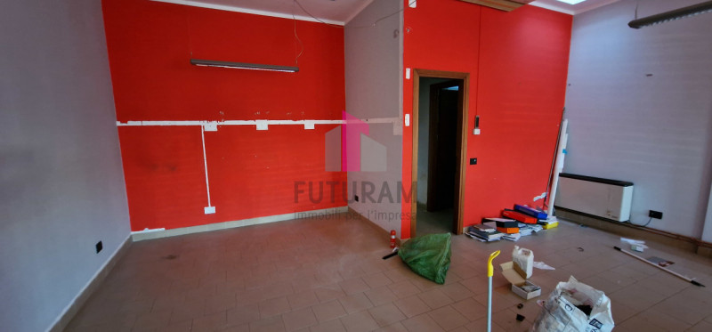 Immagine 4 di Negozio in affitto  a Torri Di Quartesolo