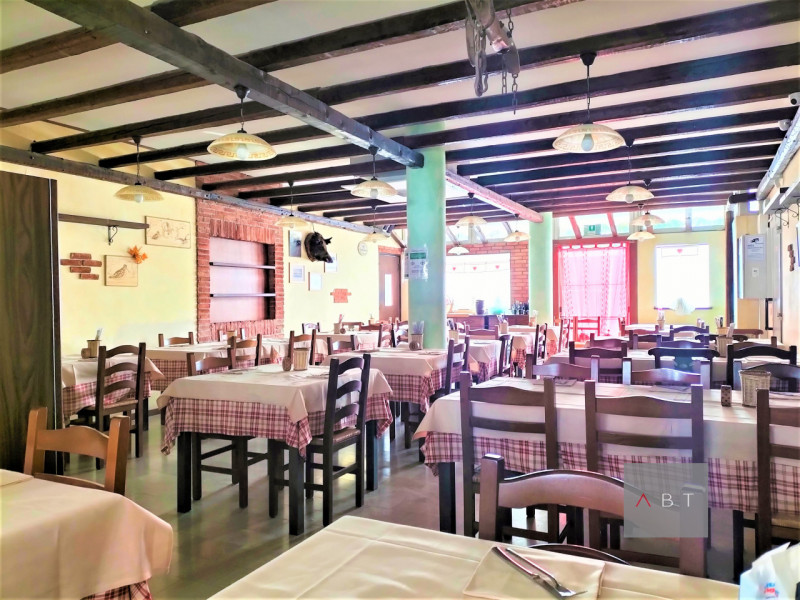 Immagine 5 di Attività commerciale in vendita  a San Giorgio In Bosco