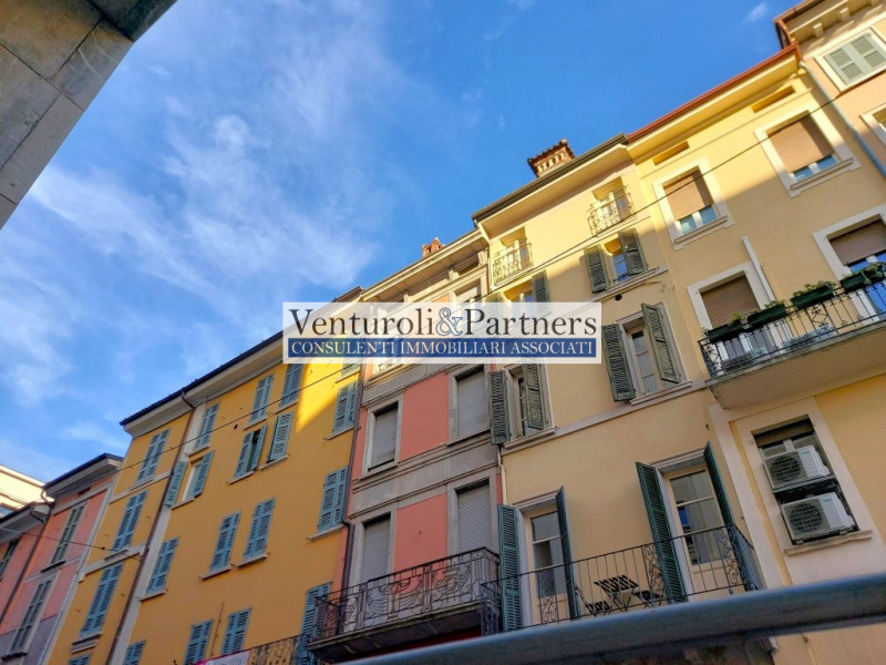 Immagine 15 di Appartamento in vendita  in piazza vittoria a Brescia