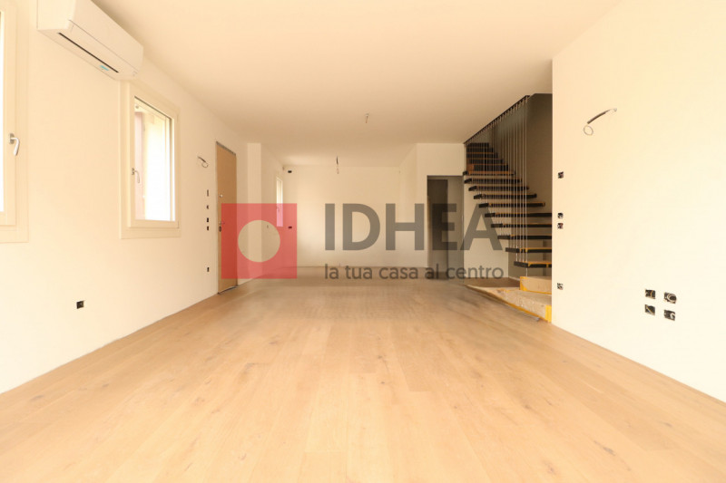 Immagine 1 di Casa bifamiliare in vendita  a Treviso