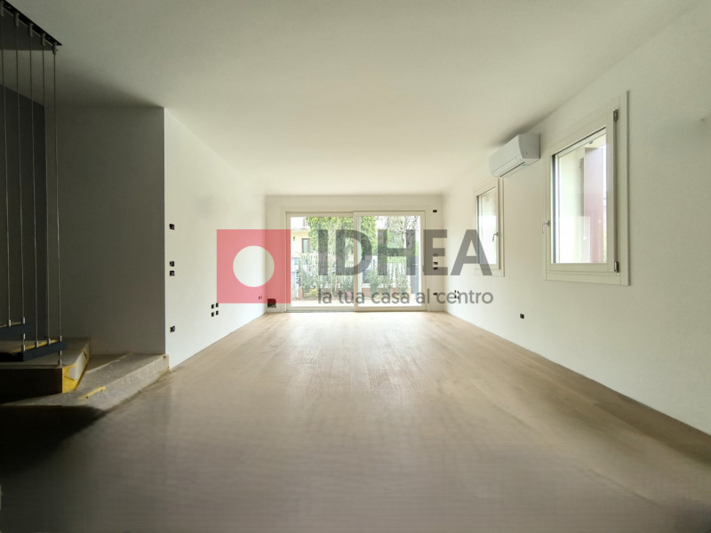 Immagine 4 di Casa bifamiliare in vendita  a Treviso