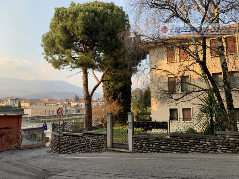 Immagine 23 di Appartamento in vendita  a Bassano Del Grappa