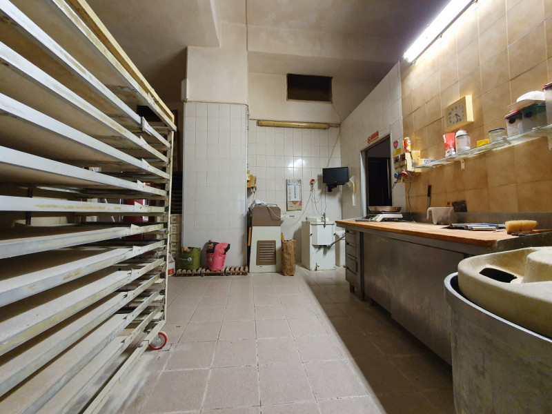 Immagine 6 di Negozio in vendita  in VIA FABBRONI a Firenze