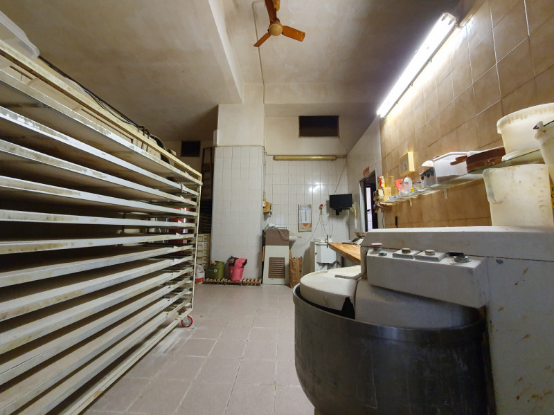 Immagine 8 di Negozio in vendita  in VIA FABBRONI a Firenze