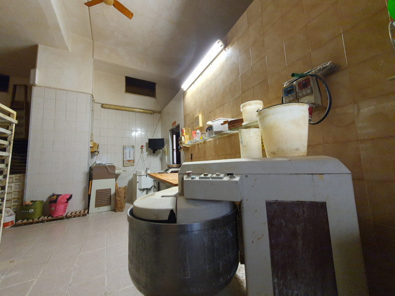 Immagine 9 di Negozio in vendita  in VIA FABBRONI a Firenze