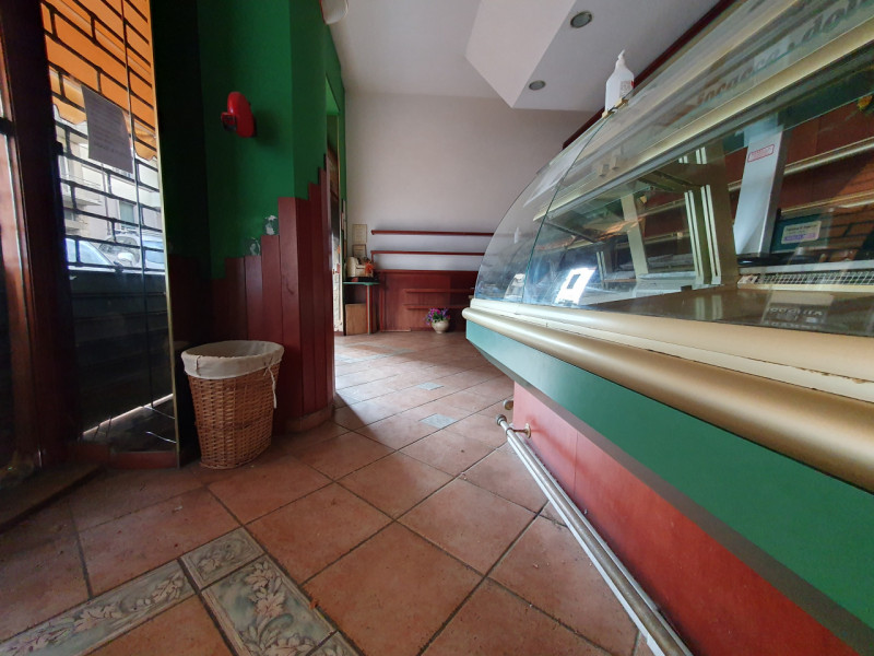 Immagine 13 di Negozio in vendita  in VIA FABBRONI a Firenze