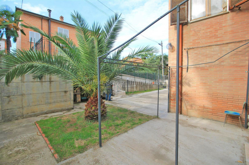 Immagine 23 di Appartamento in vendita  in Via Monte Bianco a Torrita Di Siena