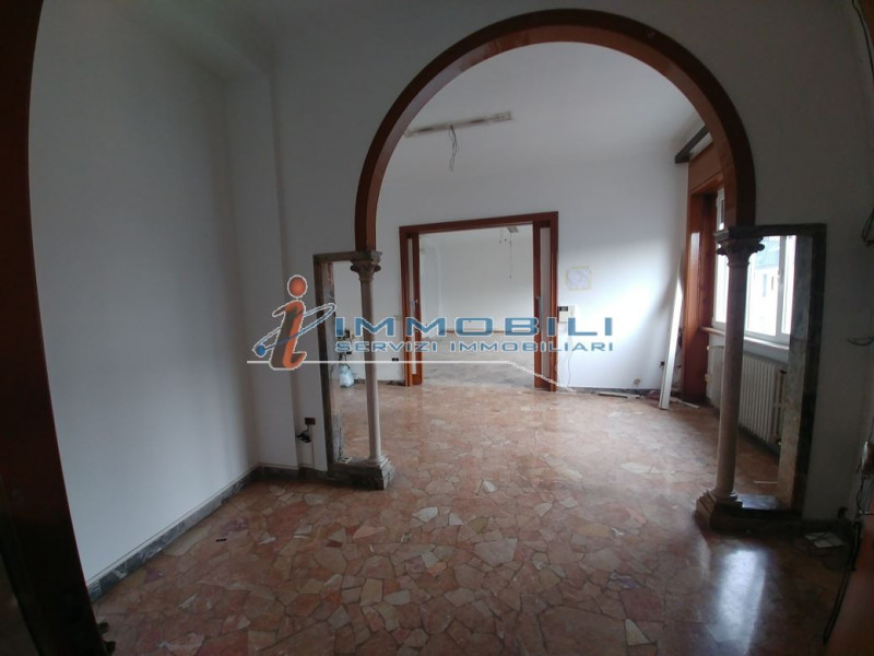 Immagine 1 di Ufficio in affitto  in VIA GALLARATE a Milano