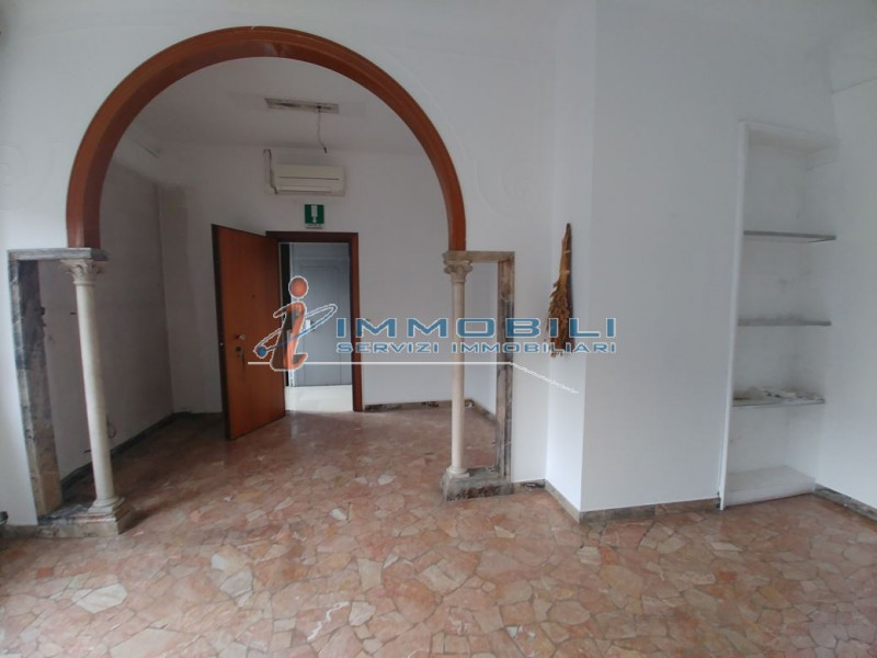 Immagine 4 di Ufficio in affitto  in VIA GALLARATE a Milano