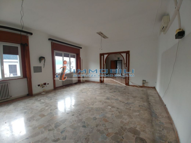 Immagine 5 di Ufficio in affitto  in VIA GALLARATE a Milano