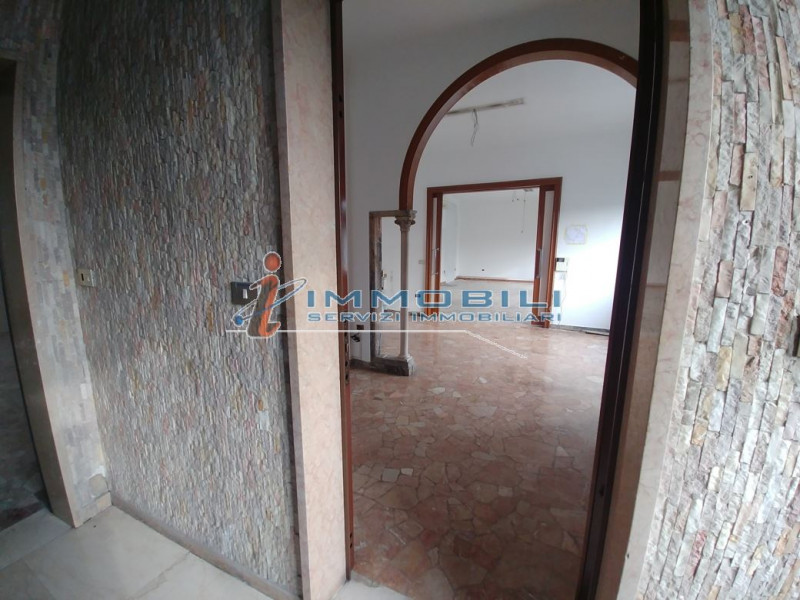 Immagine 10 di Ufficio in affitto  in VIA GALLARATE a Milano