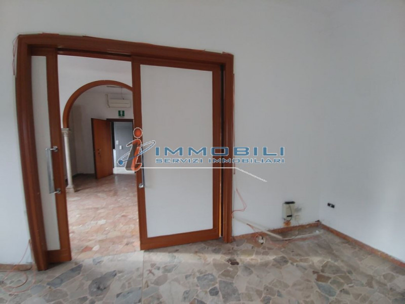 Immagine 19 di Ufficio in affitto  in VIA GALLARATE a Milano