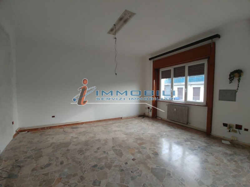 Immagine 23 di Ufficio in affitto  in VIA GALLARATE a Milano