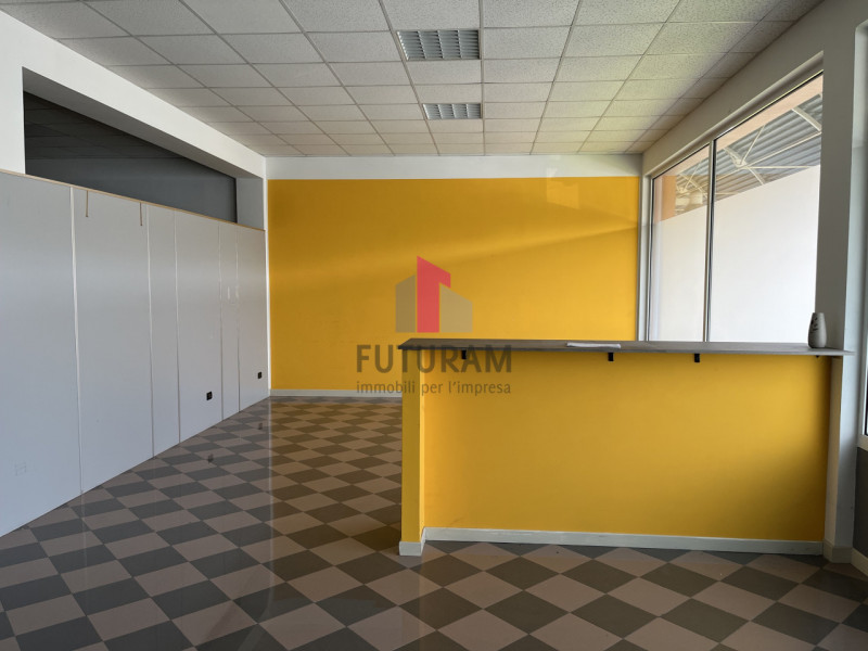 Immagine 3 di Negozio in affitto  in via del santo a Limena