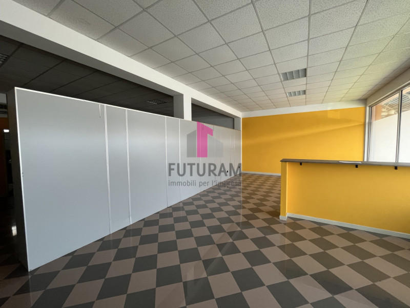 Immagine 5 di Negozio in affitto  in via del santo a Limena