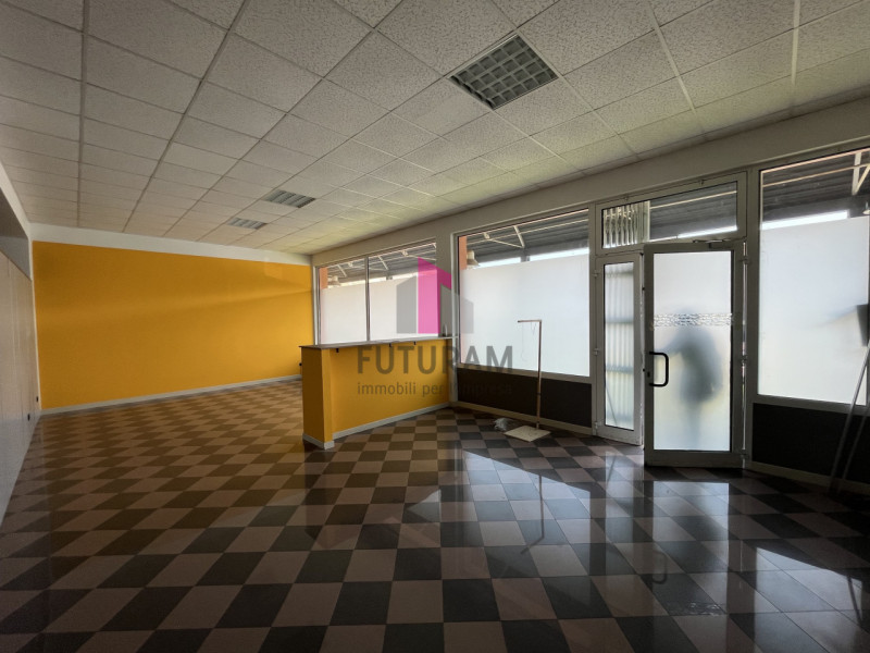 Immagine 7 di Negozio in affitto  in via del santo a Limena