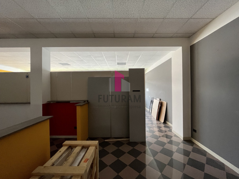 Immagine 11 di Negozio in affitto  in via del santo a Limena