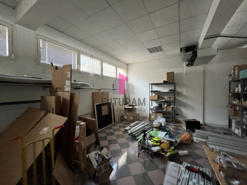 Immagine 15 di Negozio in affitto  in via del santo a Limena