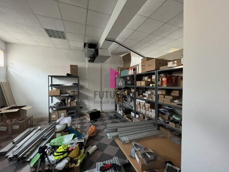 Immagine 16 di Negozio in affitto  in via del santo a Limena