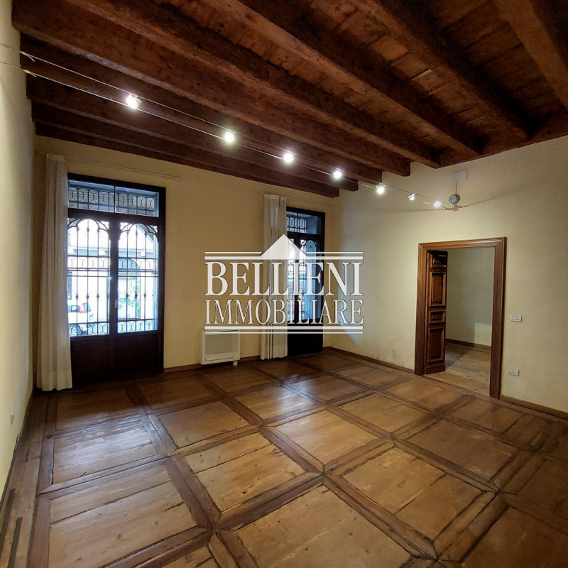 Immagine 6 di Ufficio in affitto  in Ponte degli Angeli a Vicenza