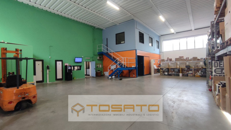 Immagine 2 di Capannone industriale in vendita  a Sona