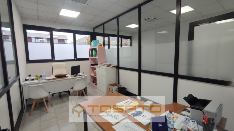 Immagine 4 di Capannone industriale in vendita  a Sona