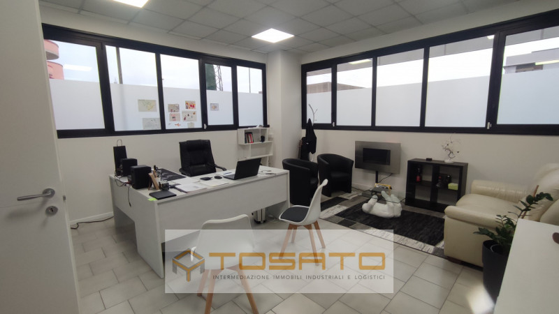 Immagine 5 di Capannone industriale in vendita  a Sona