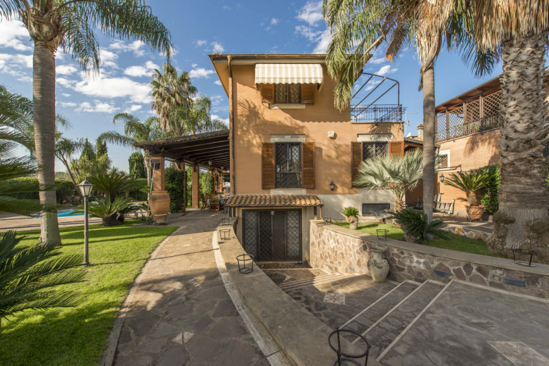 Immagine 6 di Villa in vendita  in via aurelio milloss 14 a Roma