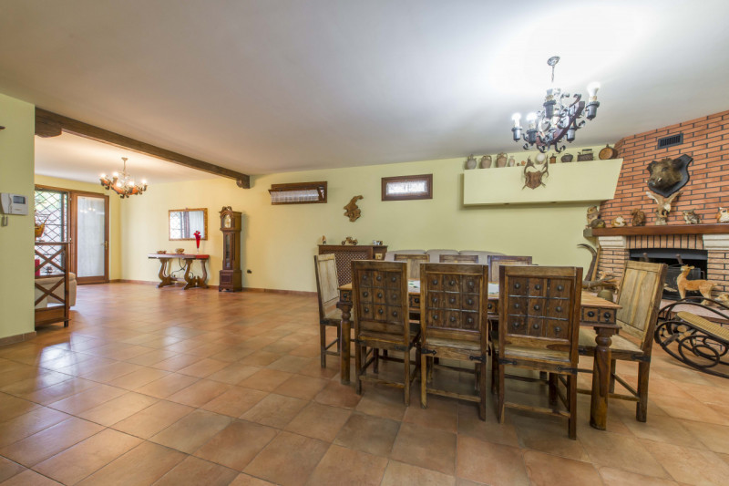 Immagine 8 di Villa in vendita  in via aurelio milloss 14 a Roma