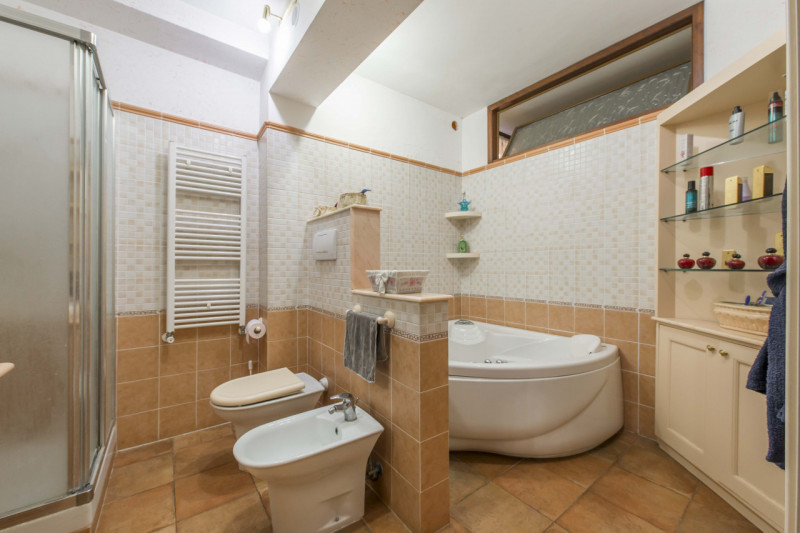 Immagine 11 di Villa in vendita  in via aurelio milloss 14 a Roma