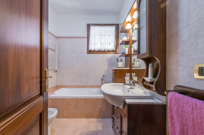 Immagine 18 di Villa in vendita  in via aurelio milloss 14 a Roma