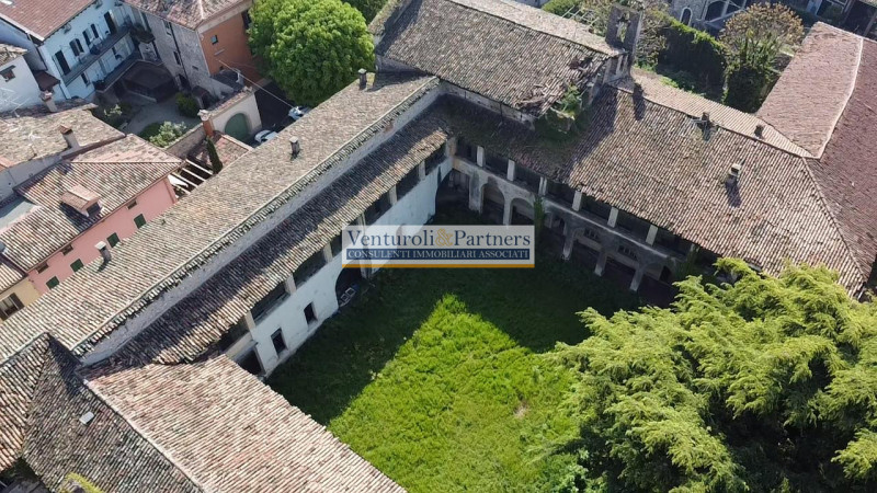 Immagine 2 di Palazzo in vendita  in piazza del corlo a Lonato del Garda