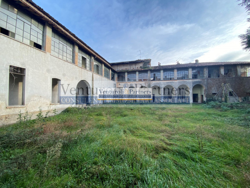 Immagine 4 di Palazzo in vendita  in piazza del corlo a Lonato del Garda