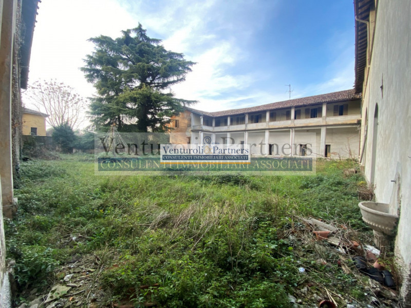 Immagine 9 di Palazzo in vendita  in piazza del corlo a Lonato del Garda