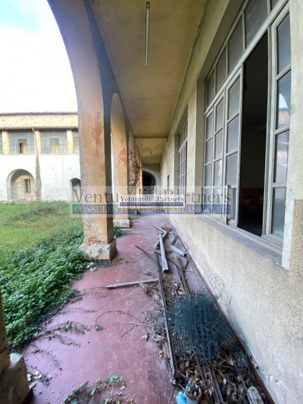 Immagine 10 di Palazzo in vendita  in piazza del corlo a Lonato del Garda