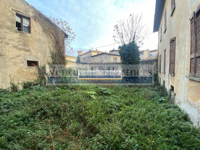 Immagine 11 di Palazzo in vendita  in piazza del corlo a Lonato del Garda