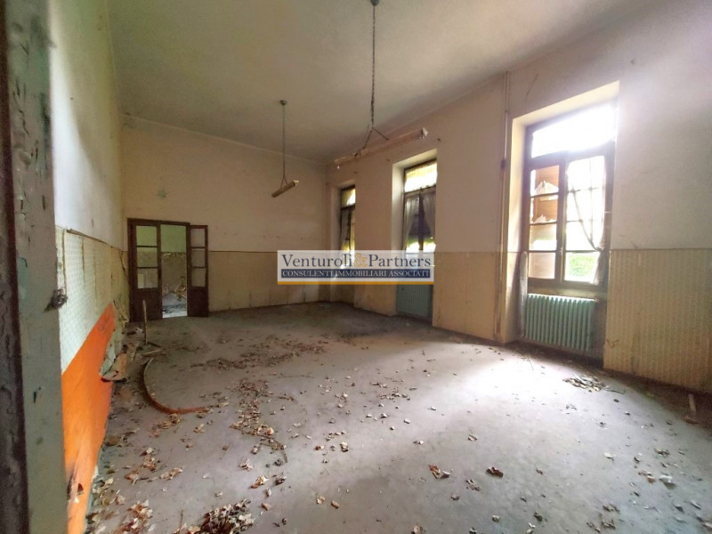 Immagine 16 di Palazzo in vendita  in piazza del corlo a Lonato del Garda