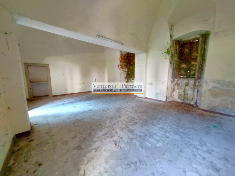 Immagine 20 di Palazzo in vendita  in piazza del corlo a Lonato del Garda